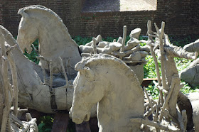 Gustavo Aceves horses migration sculpture exhibition Lapidarium Passo Sospeso Lucca Italy public art