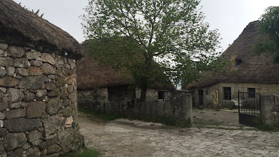 Hispania: preRoman cottages in O Piornedo   http://archeopolis.blogspot.com/2017/06/hispania-preroman-cottages-in-o.html  by E.V.Pita (2017)   Pallozas perrománicas de O Piornedo (Ancares)  por E.V.Pita (2017)