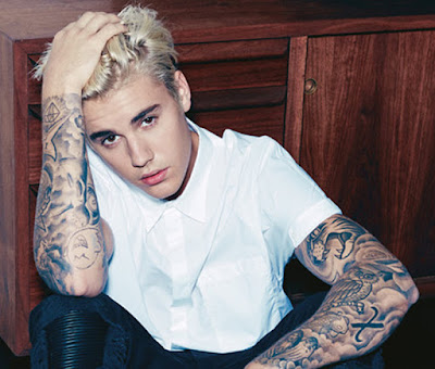 Biografi Justin Bieber     Biodata  Nama Lengkap: Justin Drew Bieber  Tempat dan Tanggal Lahir : Stratford,Ontario,Canada 1 Maret 1994  Nama Ibu: Pattie Mallette  Nama Ayah: Jeremmy Bieber   Biografi   Justin Bieber adalah penyanyi muda yang terlahir di Kanada pada tanggal 1 Maret 1994. Justin Bieber merupakan putra tunggal dari Pasangan Pattie Mallette dan Jeremy Bieber. Ketika Justin Bieber masih dalam kandungan ia hidup dengan ibunya tanpa di dampingi oleh ayahnya. Ayahnya yaitu Jeremy Bieber telah pergi meninggalkan Pattie, padahal waktu itu usia Pattie masih 18 tahun. Tetapi meskipun seperti itu Pattie tetap memberikan nama Bieber kepada anaknya Justin Bieber demi menghormati ayahnya.  Di usia yang masih kecil Justin Bieber sudah menunjukan kegemarannya pada dunia musik untungnya tak sekedar hobi bahkan ia juga berbakat memainkan berbagai jenis alat musik antara lain gitar, piano, drum, terompet dan lain lain. Kelihaiannya untuk bernyanyi mulai terlihat ketika ia berhasil mendapatkan juara kedua dalam sebuah acara lomba menyanyi di daerah kota kelahirannya, Stratford, Kanada. Ketika itu Justin menyanyikan single NE-YO yang berjudul So Sick dan hasilnya semua juri terpukau akan penampilan Justin ini. karena bangga Pattie memasang video rekaman penampilan Justin ketika lomba ke dalam youtube 