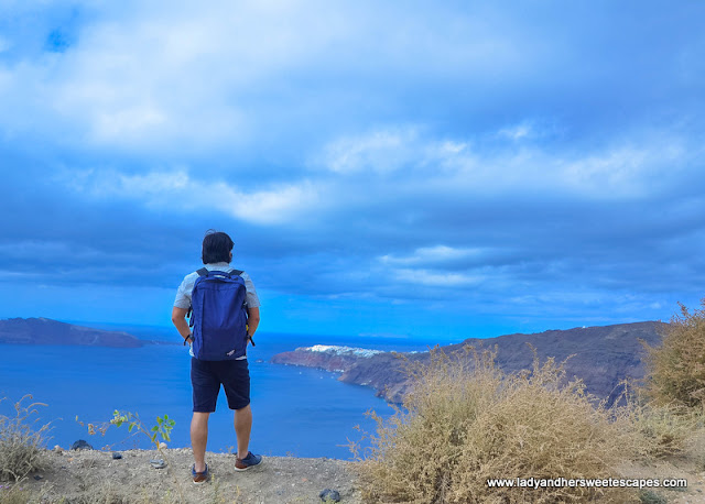 ed in fira to oia hiking trail