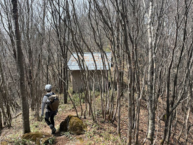 戸倉山避難小屋