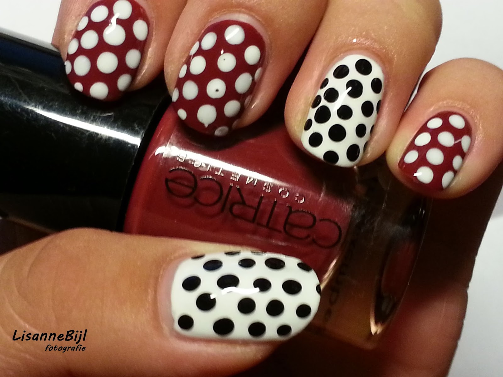 http://www.livelovelisanne.blogspot.nl/2013/08/nail-challenge-11.html