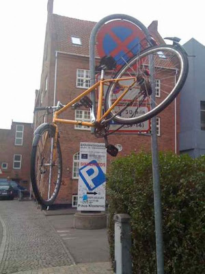 Innovative Bicycle Parking Technique Seen On  www.coolpicturegallery.net