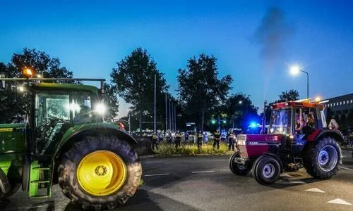 Dutch Farmers Livid Over EU's 'Green' Nitrogen Rule Block Border Between Holland And Germany