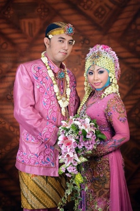 Kebaya Pernikahan Muslimah Ungu