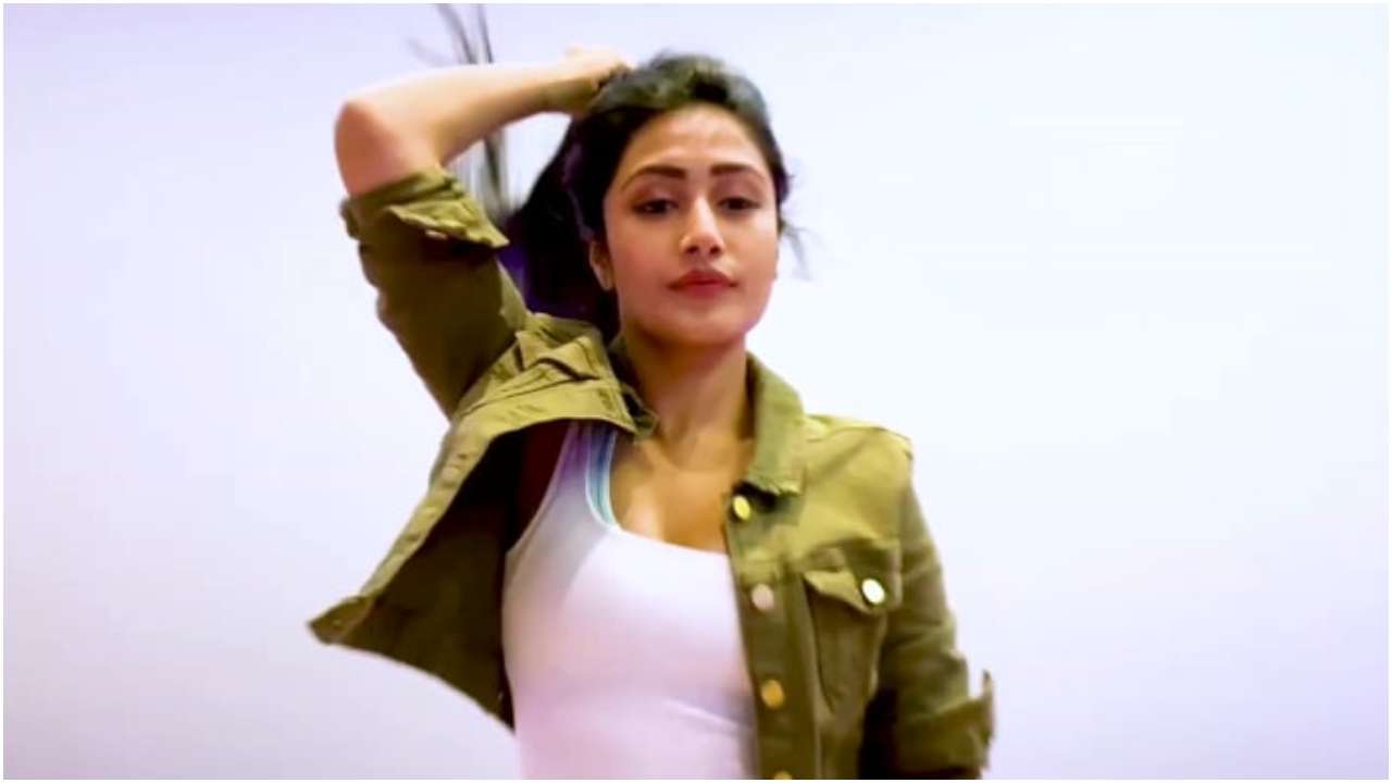 Actors Gossips: Dhanashree Verma viral dance videos: Yuzvendra Chahal fiancee grooves with Guru Randhawa, Sargun Mehta