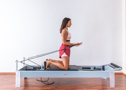 Pilates Reformer: How to do, Benefits and getting 6-pack abs from it