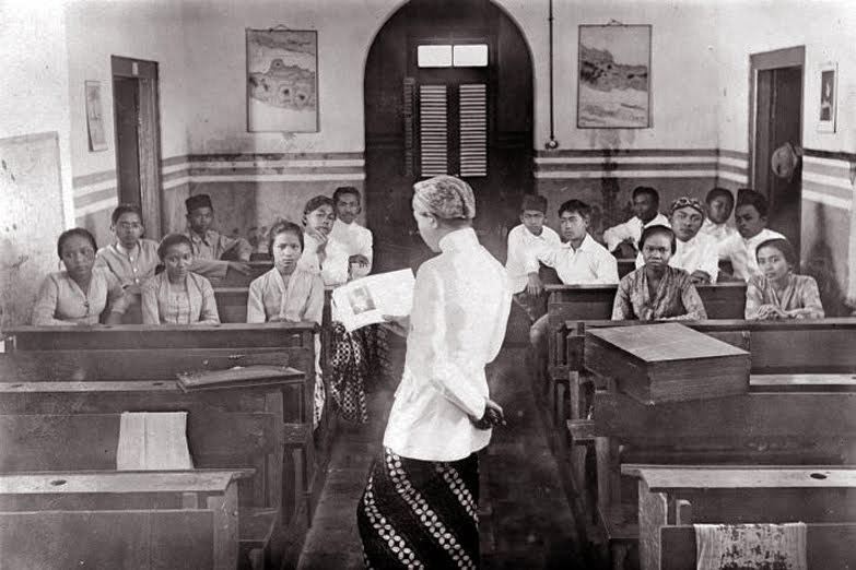 Sekolah pertama di Indonesia pada masa penjajahan Kolonial Belanda