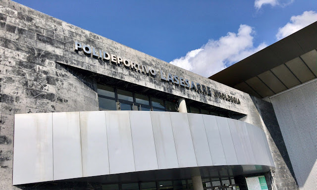 Fachada del polideportivo de Lasesarre