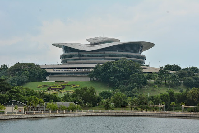 Tasik River Cruise Putrajaya convention centre