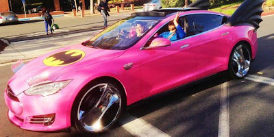 Mobil Batman Pink Di Pakai Bos Google?