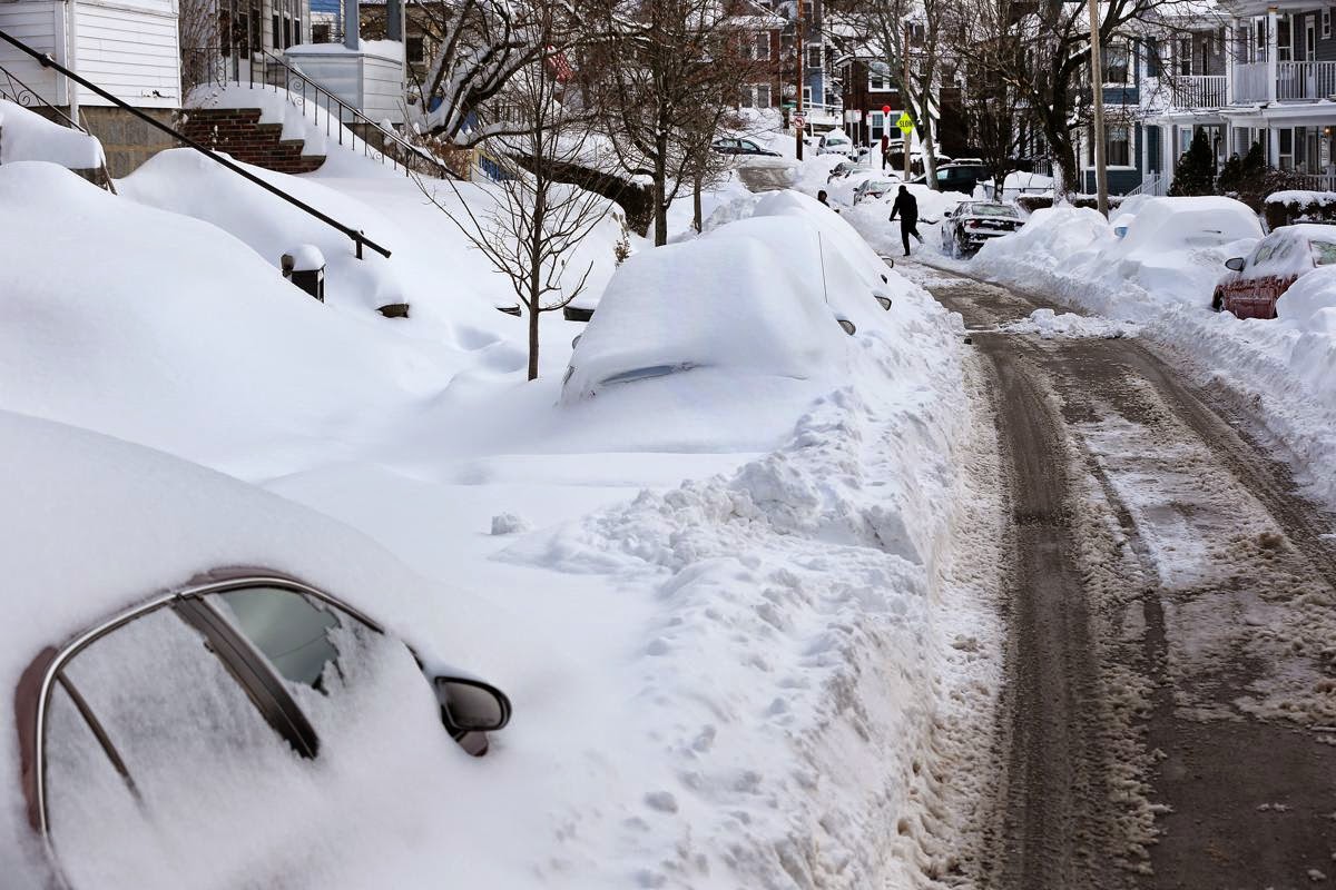 http://www.bostonglobe.com/news/bigpicture/2015/01/27/massive-snowstorm-hits-northeast/Wc4dHUyw3eo8PvXfdF1sWJ/story.html?p1=BP_Headline