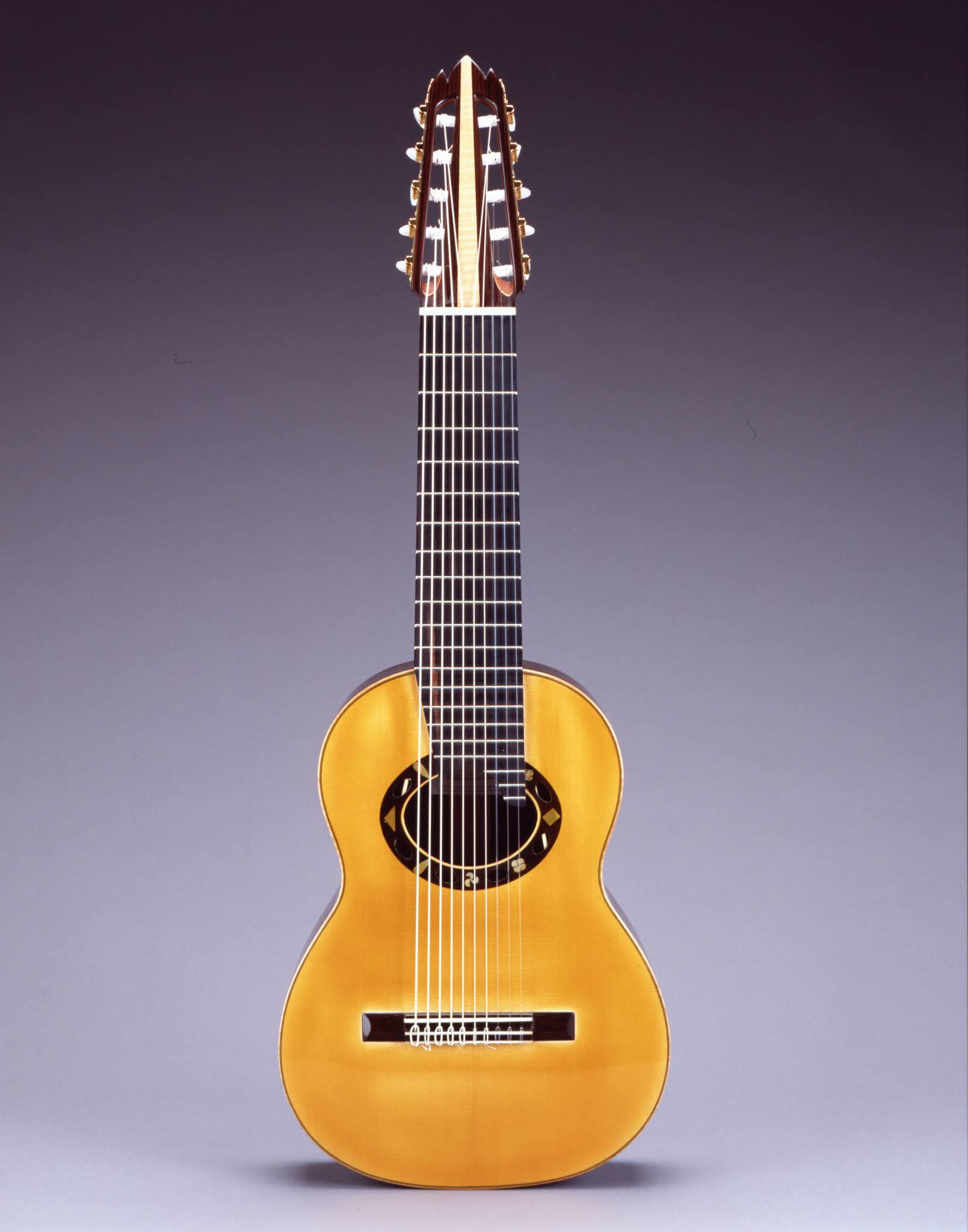 Guitarras custom construídas por Rodolfo Cucculelli, Luthier: 10-String  Classic Guitar (Laudarra, Guitarba).