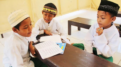 Contoh Pidato Pentingnya Menuntut Ilmu di Madrasah