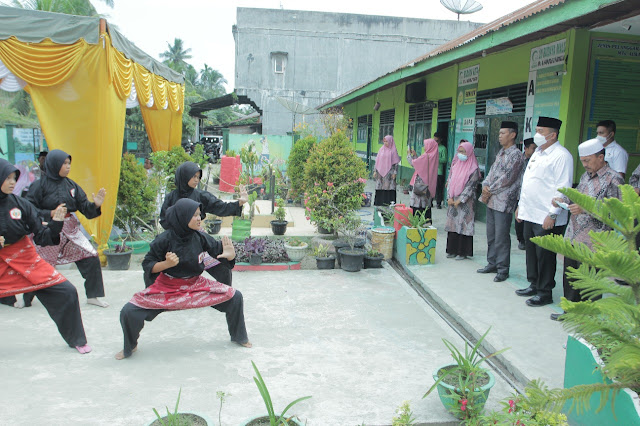 Hadiri Pelepasan Siswa/Siswi kelas IX MTs Al-Washliyah 63 Punggulan, Berikut Pesan Bupati Asahan