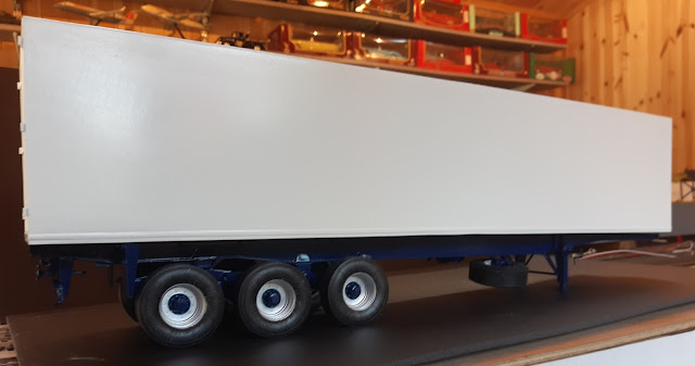 Italeri 799 Scania with Cool Fruits trailer,