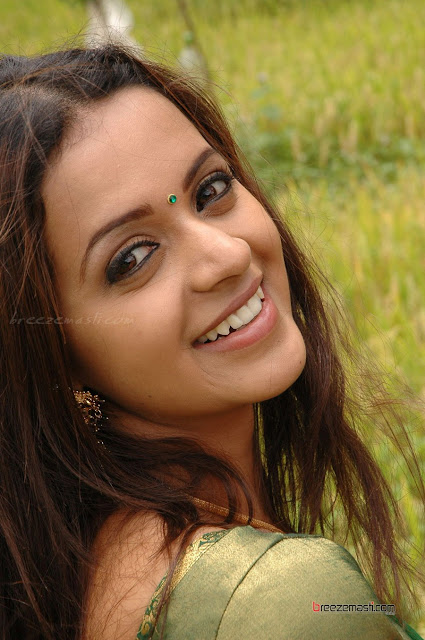 Bhavana hd wallpaper