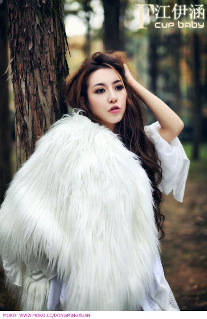 Foto Hot Artis Cantik China, Jiang Yihan - Ada Yang Asik