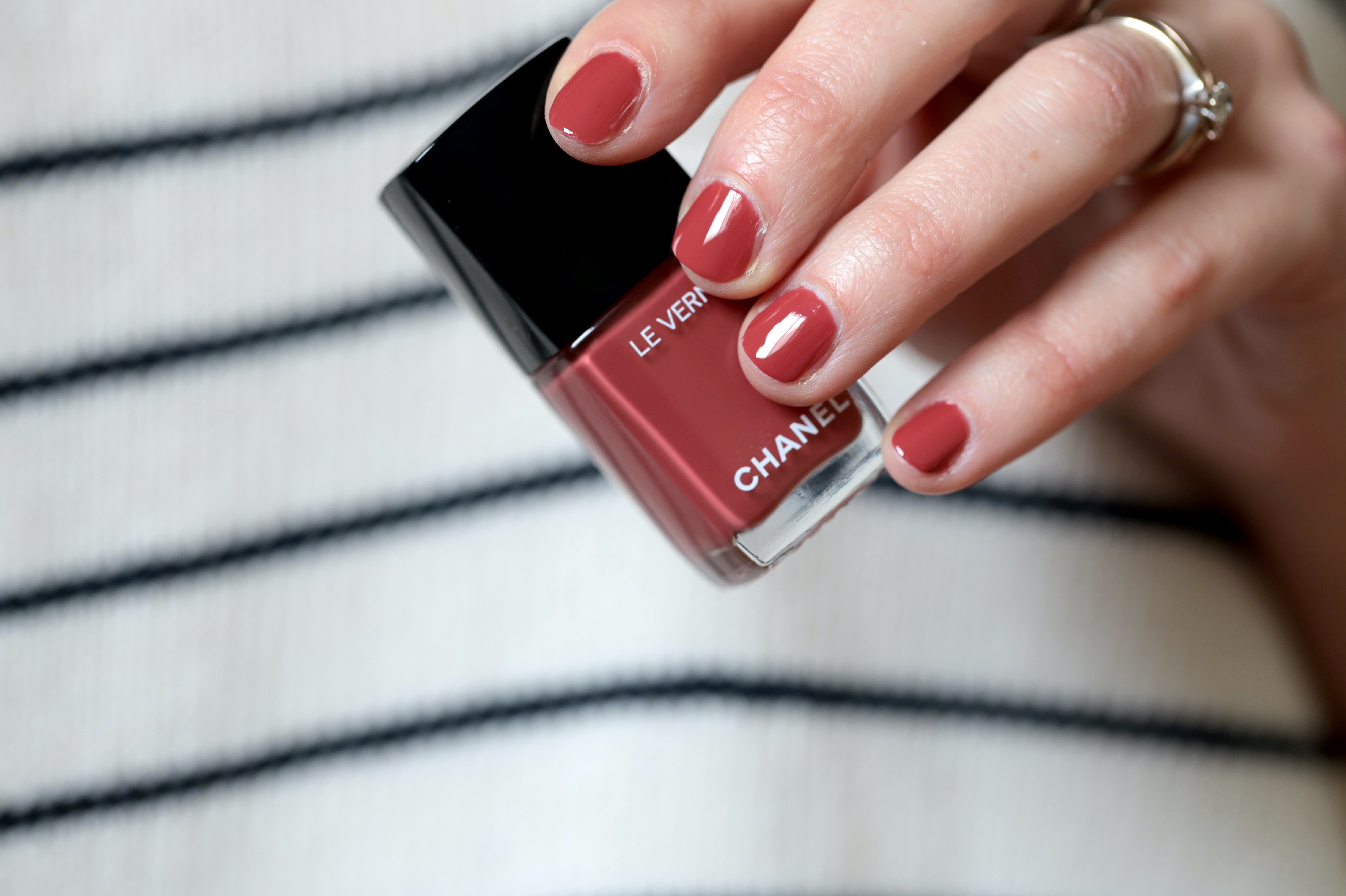 Chanel Le Vernis 969 Rouge Cuir