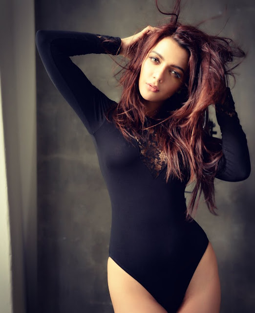 Ruhi Singh Bollywood Actress Hot Bikini Pics