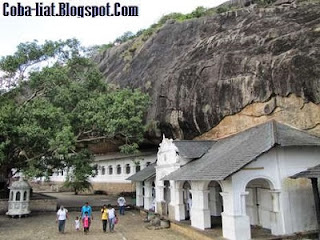 Ada Buddha Tidur di Dalam Gua Srilanka