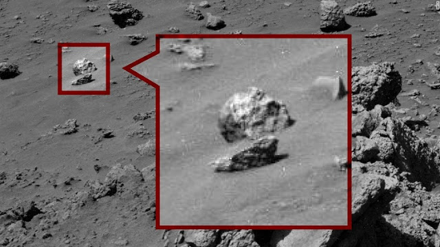 Foto Tengkorak di Mars