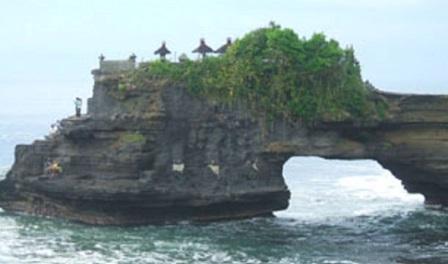  salah satu tempat favorit yang banyak dijadikan tujuan dalam berwisata 10 Objek Wisata di Lombok Yang Paling Mempesona & Populer