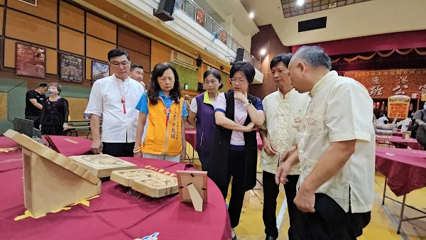 ▲鹿港魯班公宴邁入27年頭，於即日起至6月25日在勞動部勞動力發展署中彰投分署勞動學苑(亞太渡假村)展出，廣邀民眾於端午假期到鹿港發現工藝之美，深入體驗鹿港在地民俗與百年工藝文化。（記者林明佑攝）