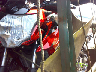 truk pengangkut new vixion kecelakaan