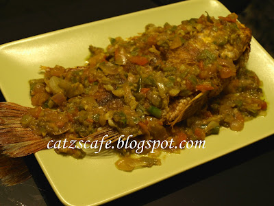 Catz's Cafe: Ikan talapia goreng cili hijau