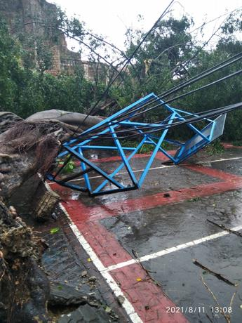 COE: tormenta Fred afecta 33 circuitos eléctricos y 26 acueductos a su paso por el país. sin energía a más de 300 mil usuarios