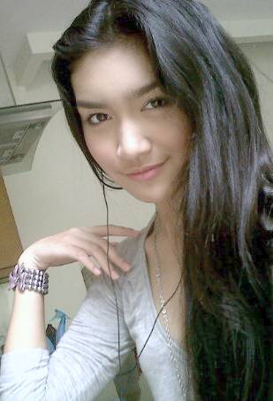 FOTO : Cantik dan Seksinya Melody Prima 2012 - Ikada Ne