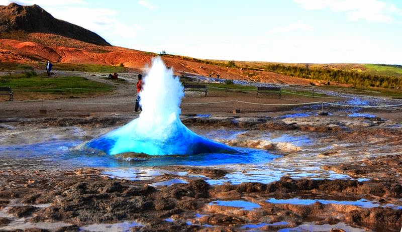 Strokkur is a fountain geyser in the geothermal area beside the Hvítá River in Iceland in the southwest part of the country, it is located near the capital Reykjavik, Strokkur is one of the most famous active geyser and European country.