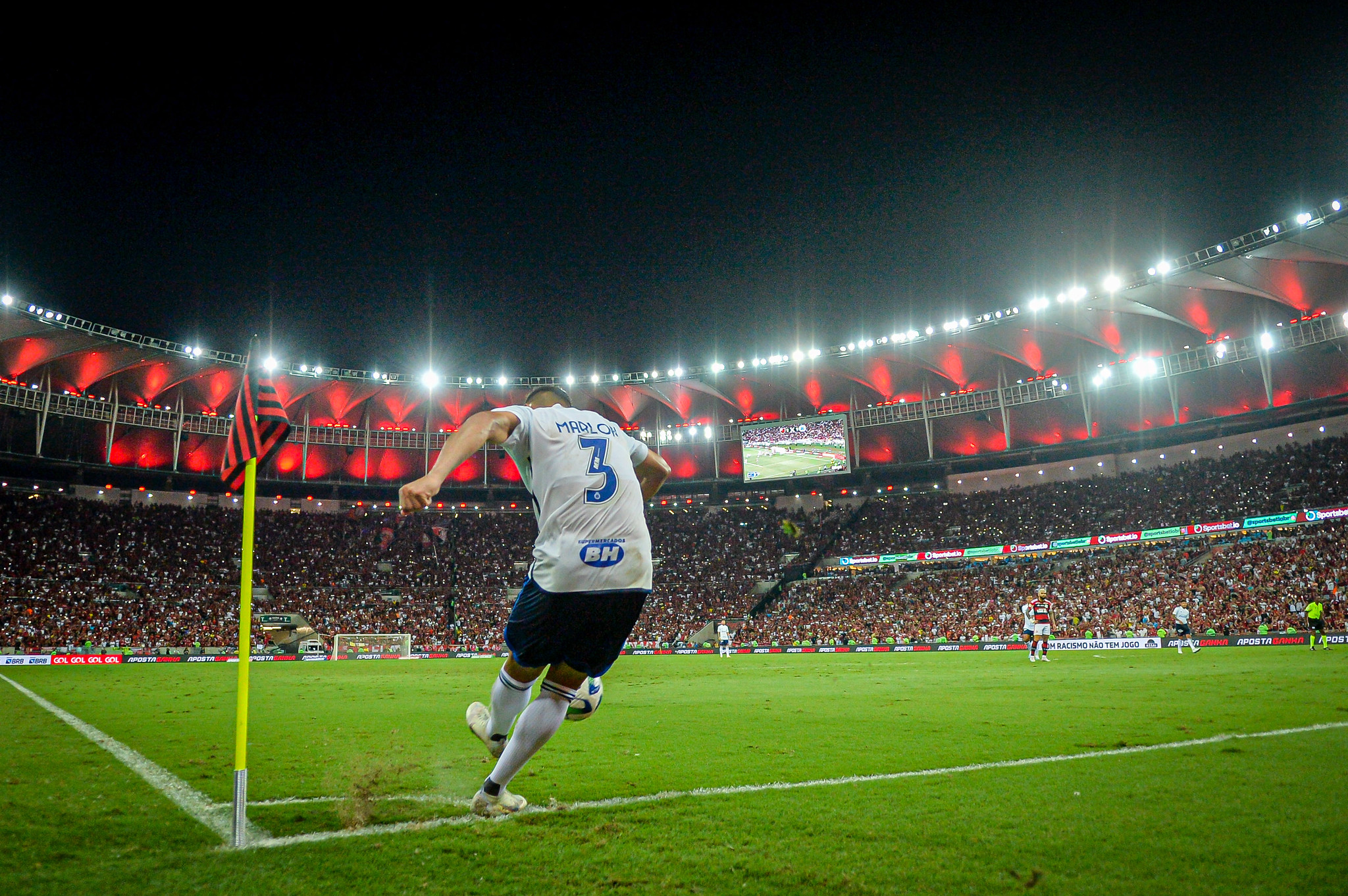 Cruzeiro empatou diante do Flamengo em cenários opostos