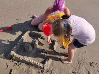 Making an amazing castle with Mummy