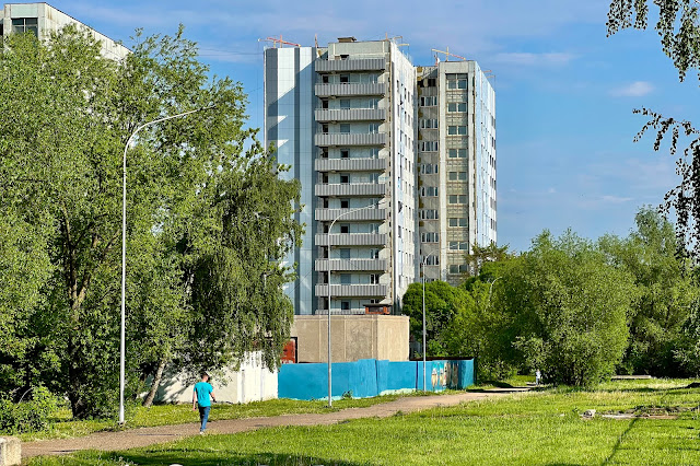 территория Московского государственного строительного университета (МГСУ), общежитие 1986 года постройки
