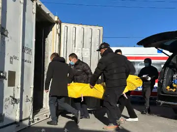 दुनिया में कोरोना का खतरा:चीन में 24 घंटे में 3.7 करोड़ मरीज मिले, सड़कों पर रस्सी बांधकर ड्रिप लगाई जा रही
