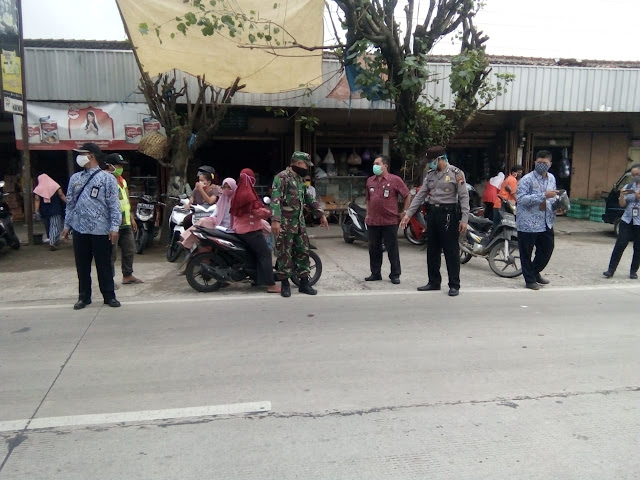 Kodim Sragen - Babinsa Kelurahan Gemolong Sosialisasi Pencegahan Covid-19 Di Ponpes Mahad Aisyiah