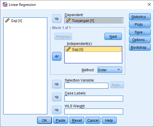 Masukkan variabel pada kotak dialog linear regression