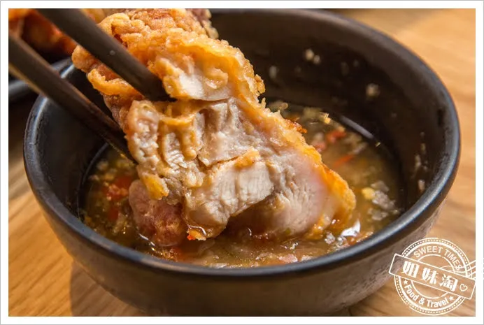 拉瑪右手泰式咖哩丼椒麻雞打拋丼