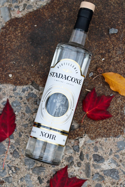 madame-gin,gin-noir,distillerie-stadacone,quebec,distillerie-a-limoilou,noir,gin,meilleur,hiver,gin-quebecois