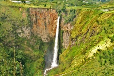 Air terjun Sipiso-piso tertinggi di Indonesia