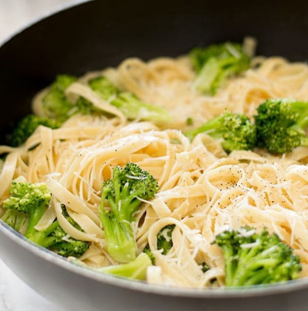 Easy Fettuccine Alfredo With Broccoli #pasta #vegetarian