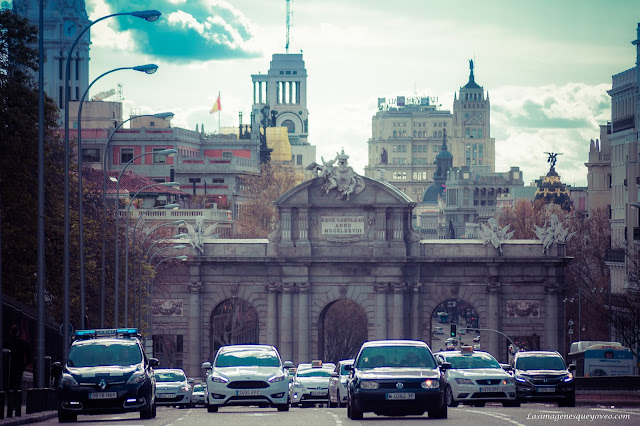 Fotos tomadas con Zoom de la Puerta de Alcalá en la Plaza de la Independencia