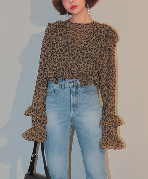 Frill-Trimmed Leopard Print Blouse