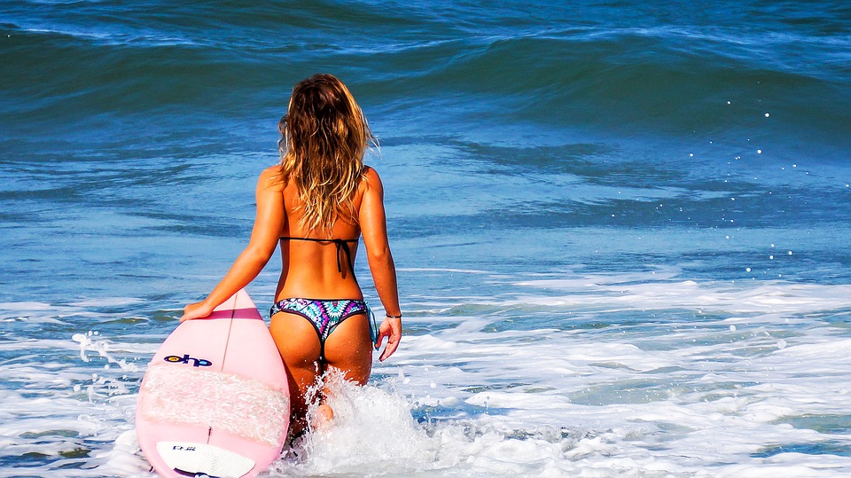 Mau Lihat Surfer Kece Beraksi? Datang Saja ke Pantai Ini