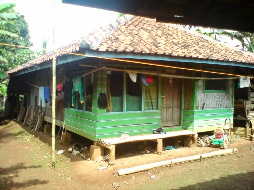 Rumah adat sunda, suhunan jolopong, badak heuay, capit gunting, tagog anjing, julung ngapak