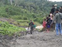 Jalan Trans Papua Tertutup Longsor, Koramil Waris Sigap Upayakan Percepatan Penanganan Bencana