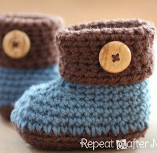 http://translate.googleusercontent.com/translate_c?depth=1&hl=es&rurl=translate.google.es&sl=en&tl=es&u=http://www.repeatcrafterme.com/2012/10/crochet-cuffed-baby-booties-pattern.html&usg=ALkJrhjd8UlvAjF95RqvMa5Ox_GuyP7u4g