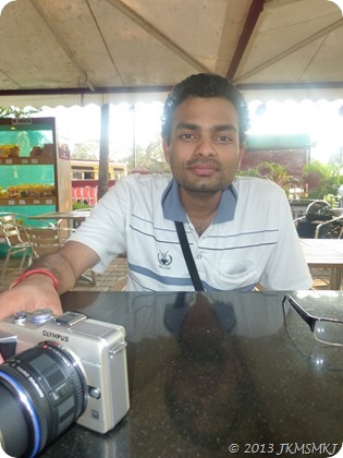 Camera, Table, Pose